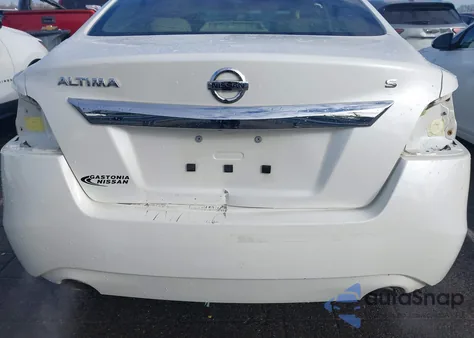 2015 Nissan Altima 2.5 S z USA, uszkodzony, nr VIN 1N4AL3AP1FC454828